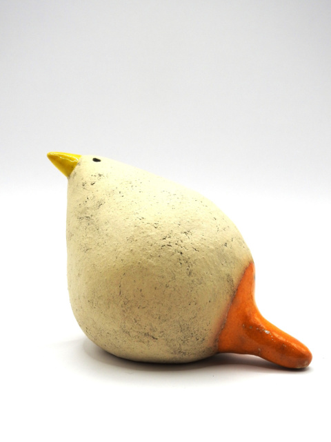 Ptak ceramiczny z pomarańczowym ogonem