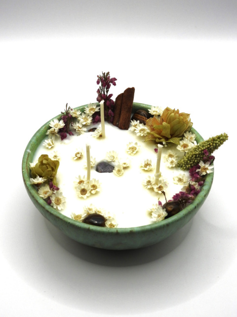 Podmuch zieleni - świeca sojowa o zapachu zielonej herbaty i konwalii w ceramice