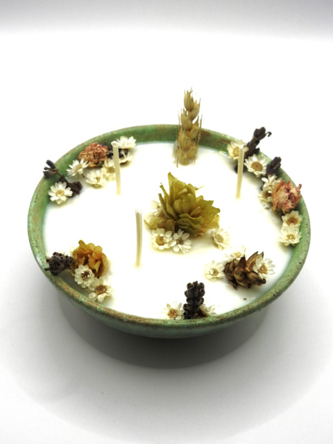 Leśna Bryza - świeca sojowa o zapachu świerku i zielonej herbaty w ceramice