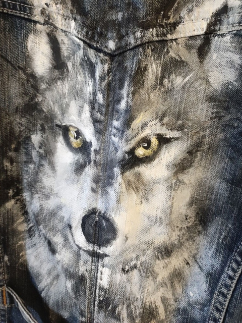 Kamizelka jeansowa ręcznie malowana z wilkiem