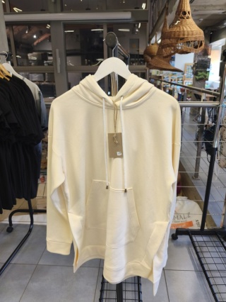 Bluza kość słoniowa z kapturem ręcznie szyta