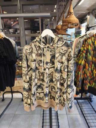 Bluza "Koty" z kapturem ręcznie szyta