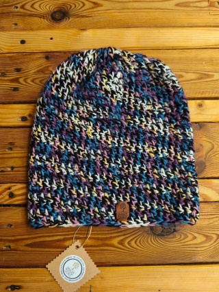Czapka ręcznie dziergana niebieski, fiolet, biel