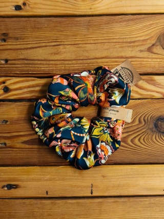 Jedwabna gumka do włosów jedwab 100% granatowa w kwiatowy wzór